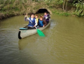  Canoa en las marismas 